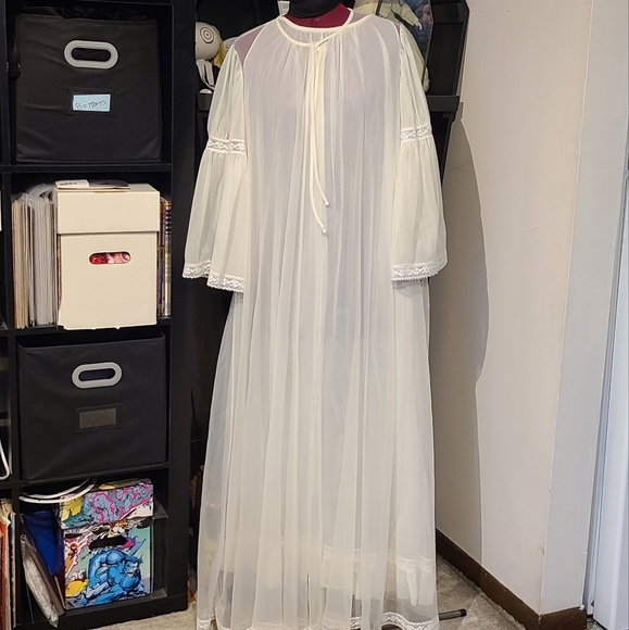 Vtg. 60's Ghostly Sheer Gown & Robe Set - Picture 2 of 12